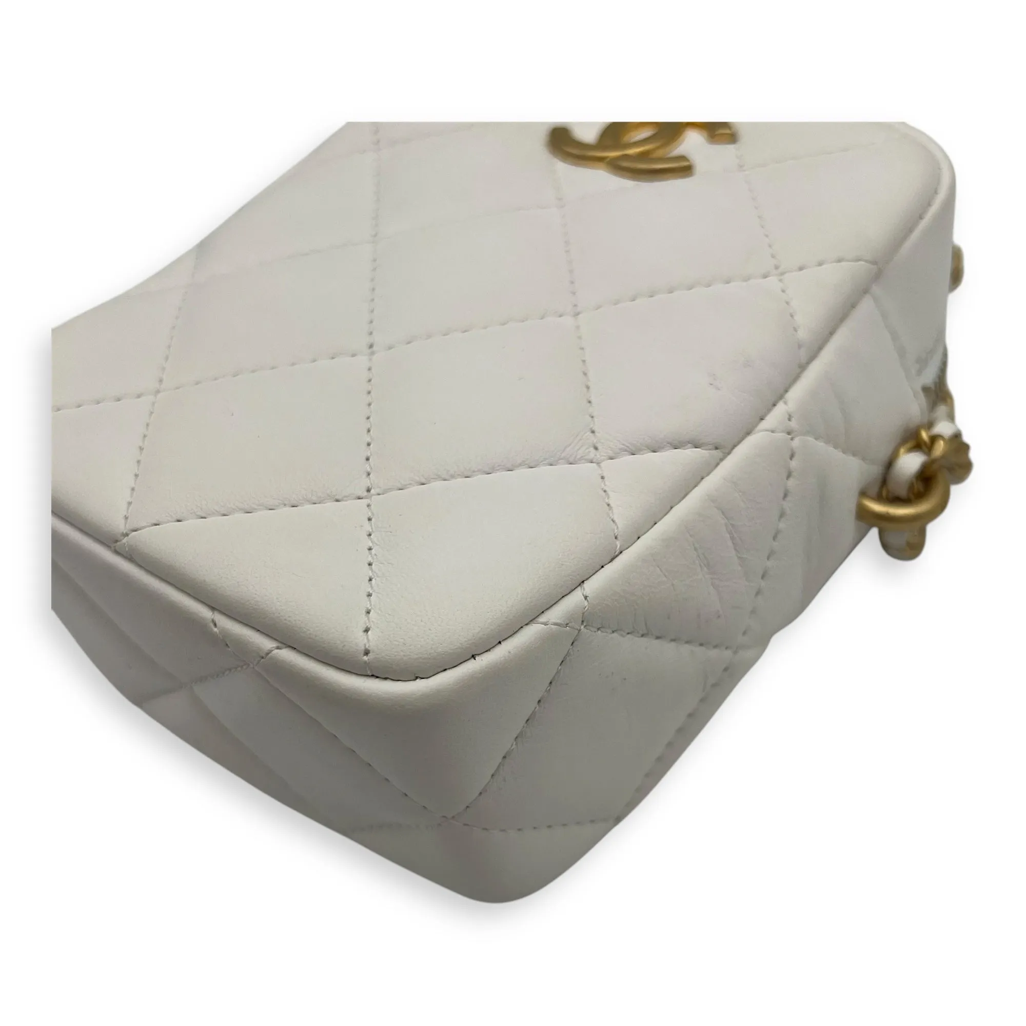 CC Camera Crossbody Bag White in Lambskin, Gold hardware