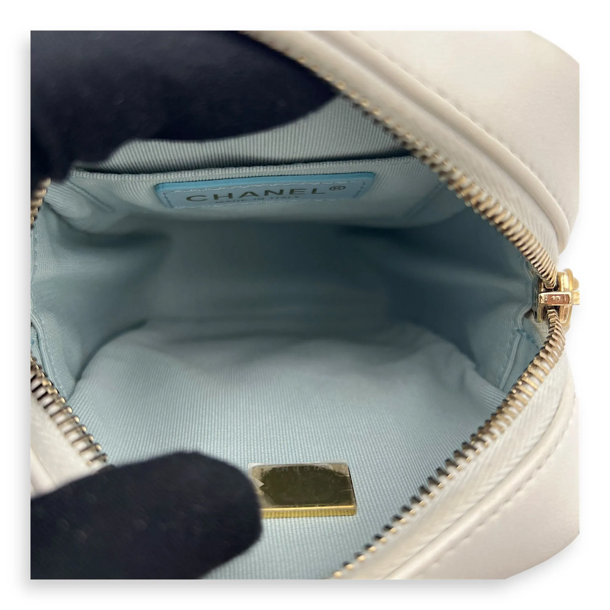 CC Camera Crossbody Bag White in Lambskin, Gold hardware