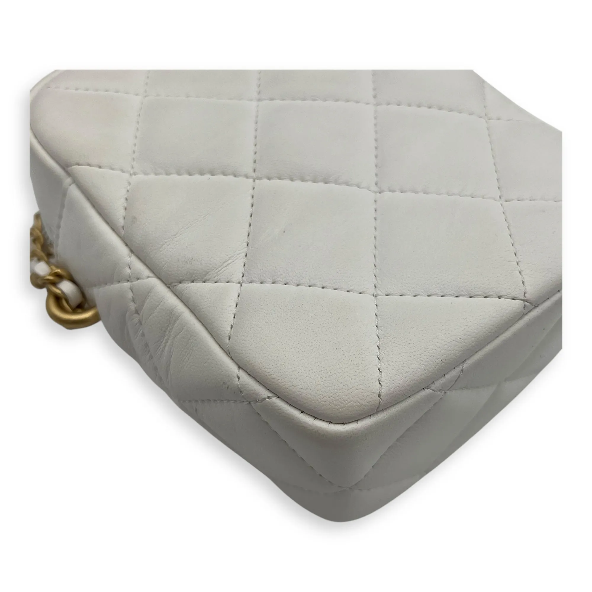 CC Camera Crossbody Bag White in Lambskin, Gold hardware