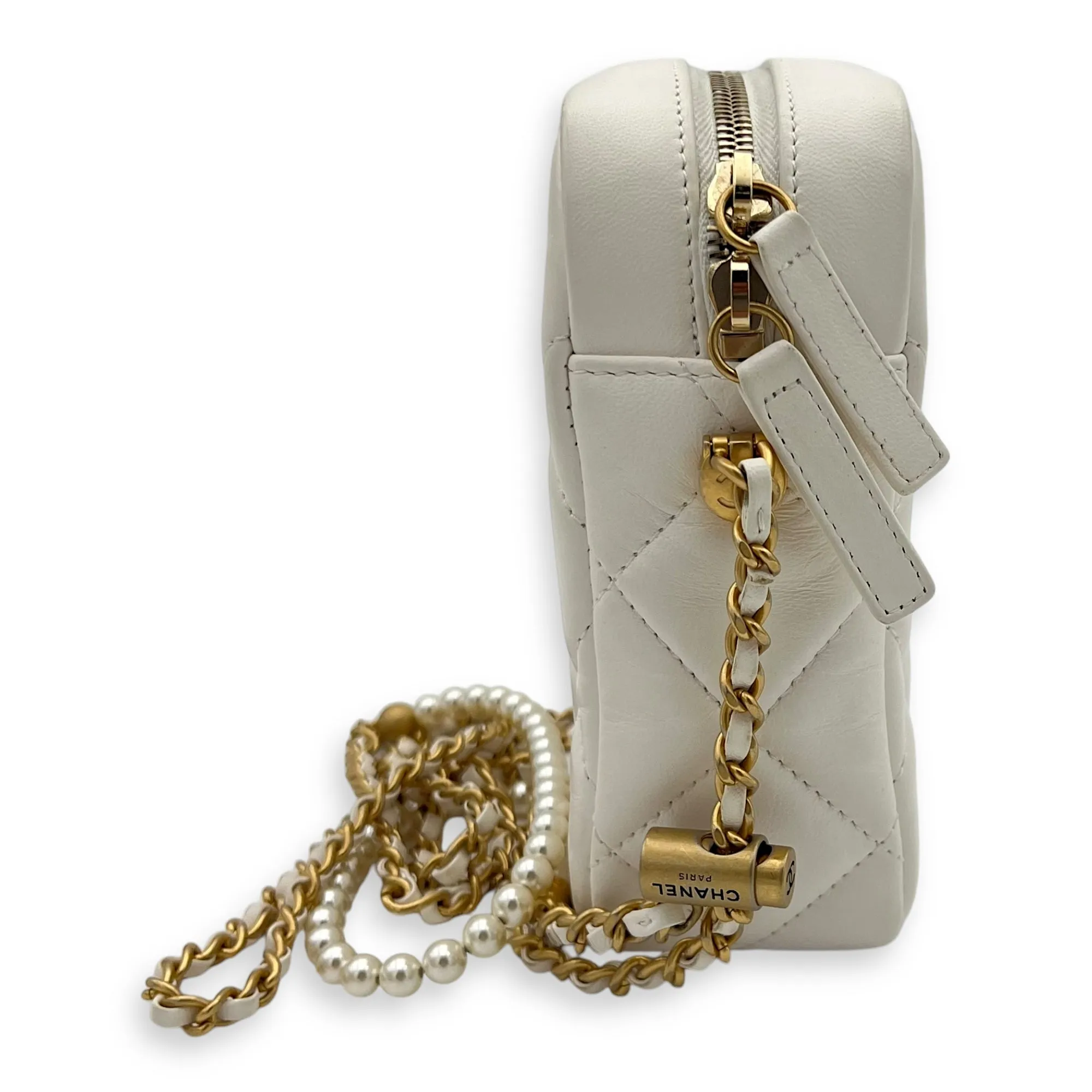 CC Camera Crossbody Bag White in Lambskin, Gold hardware