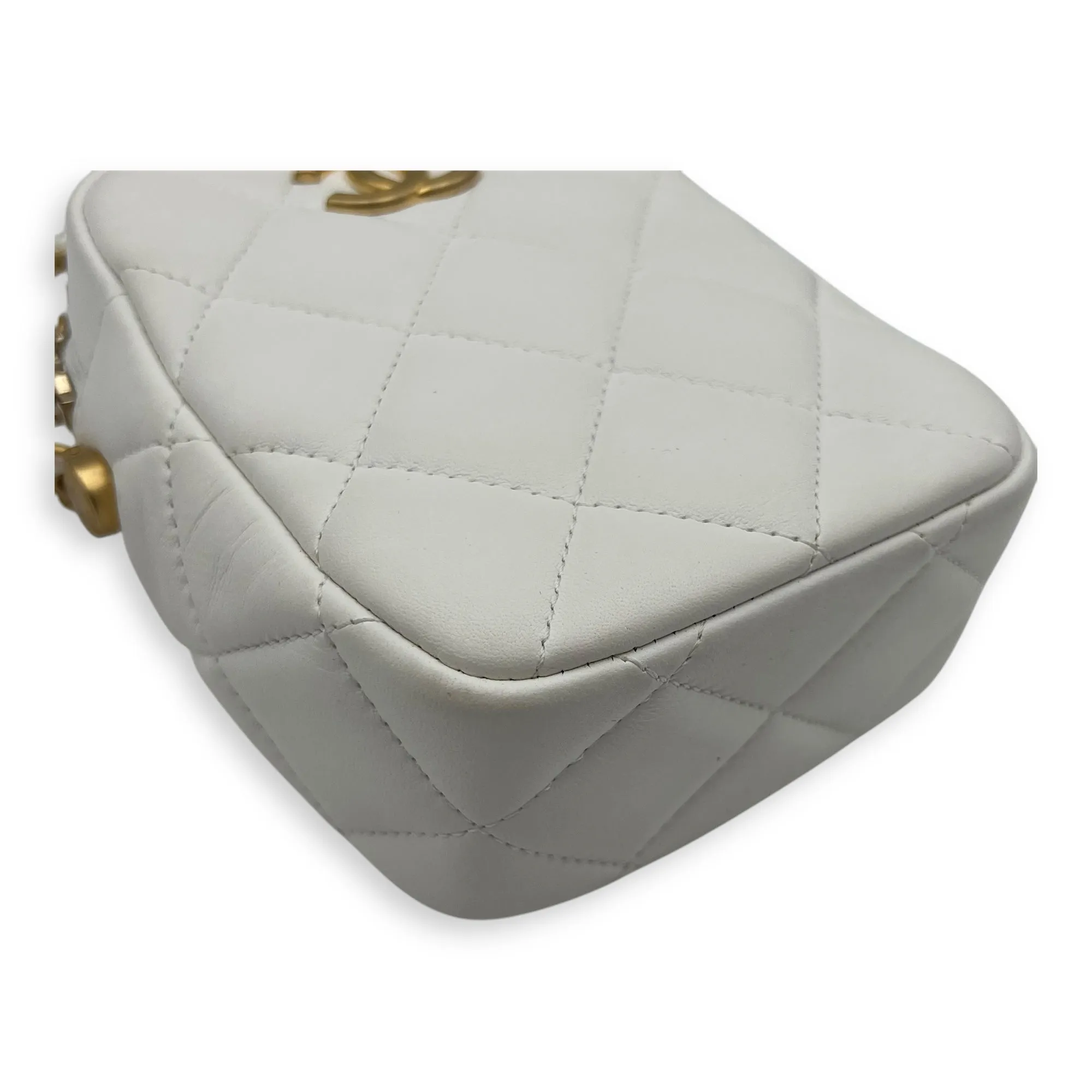 CC Camera Crossbody Bag White in Lambskin, Gold hardware