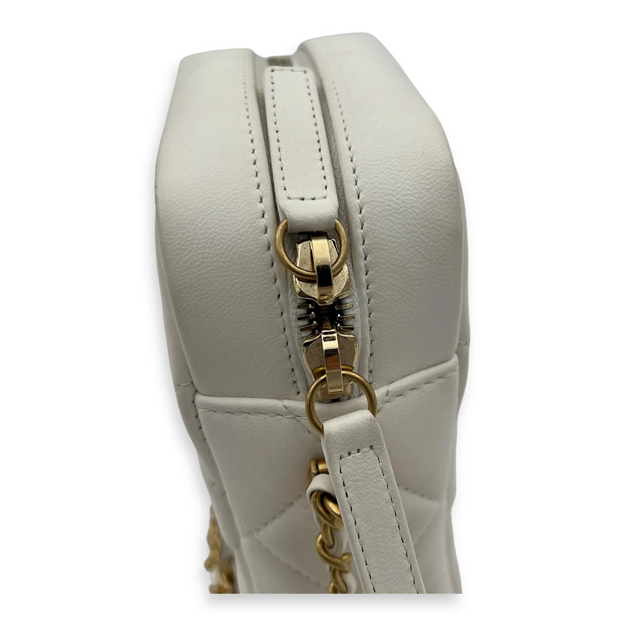 CC Camera Crossbody Bag White in Lambskin, Gold hardware