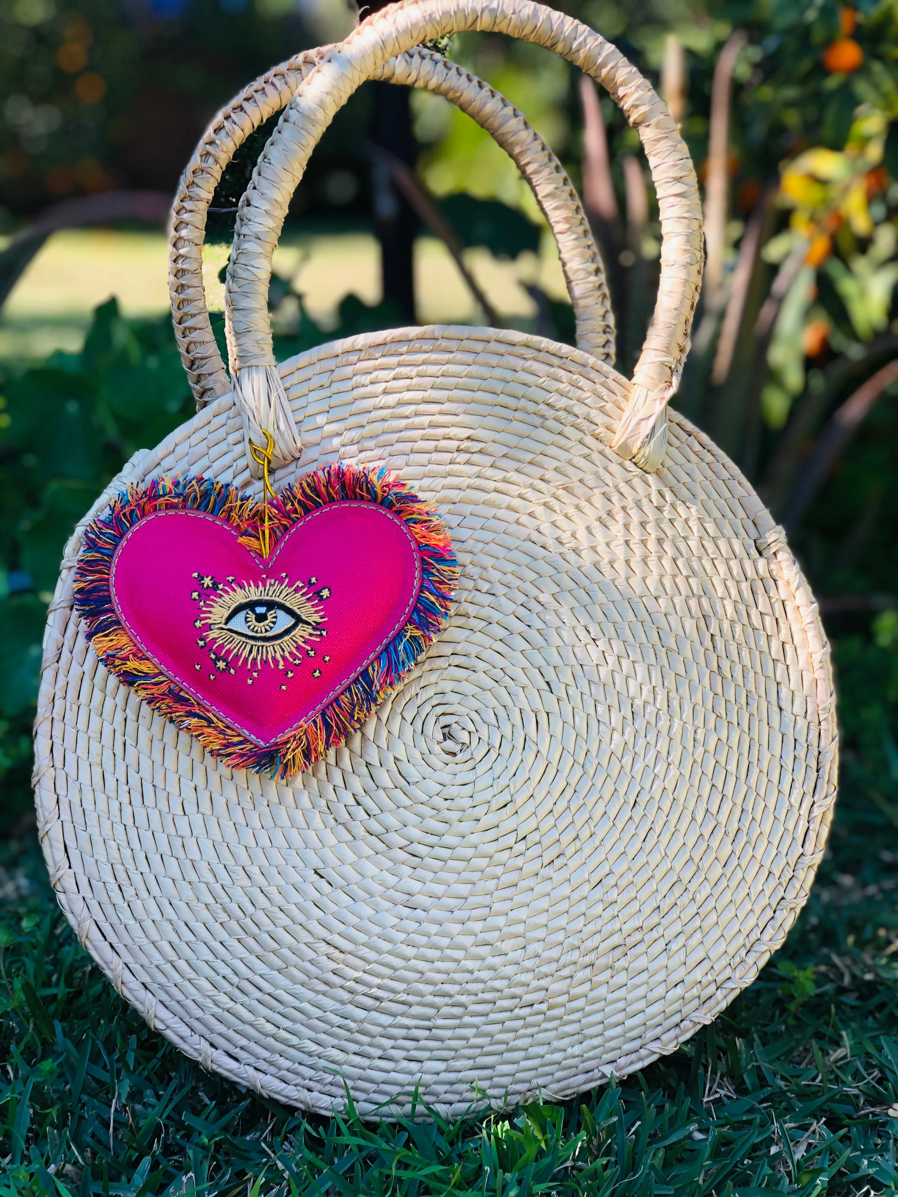 Corazón Bordado Round Palm Leaf Tote