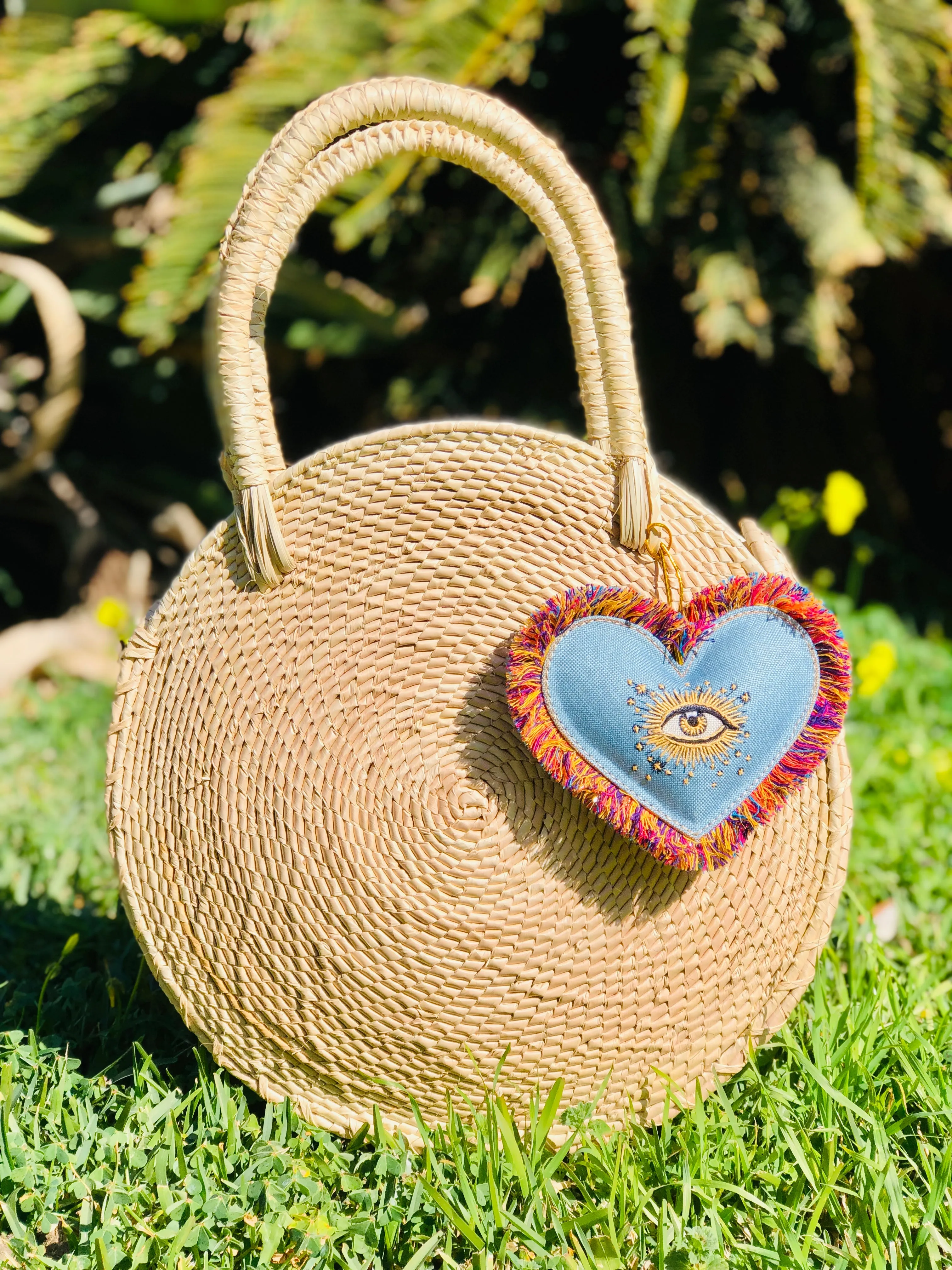 Corazón Bordado Round Palm Leaf Tote
