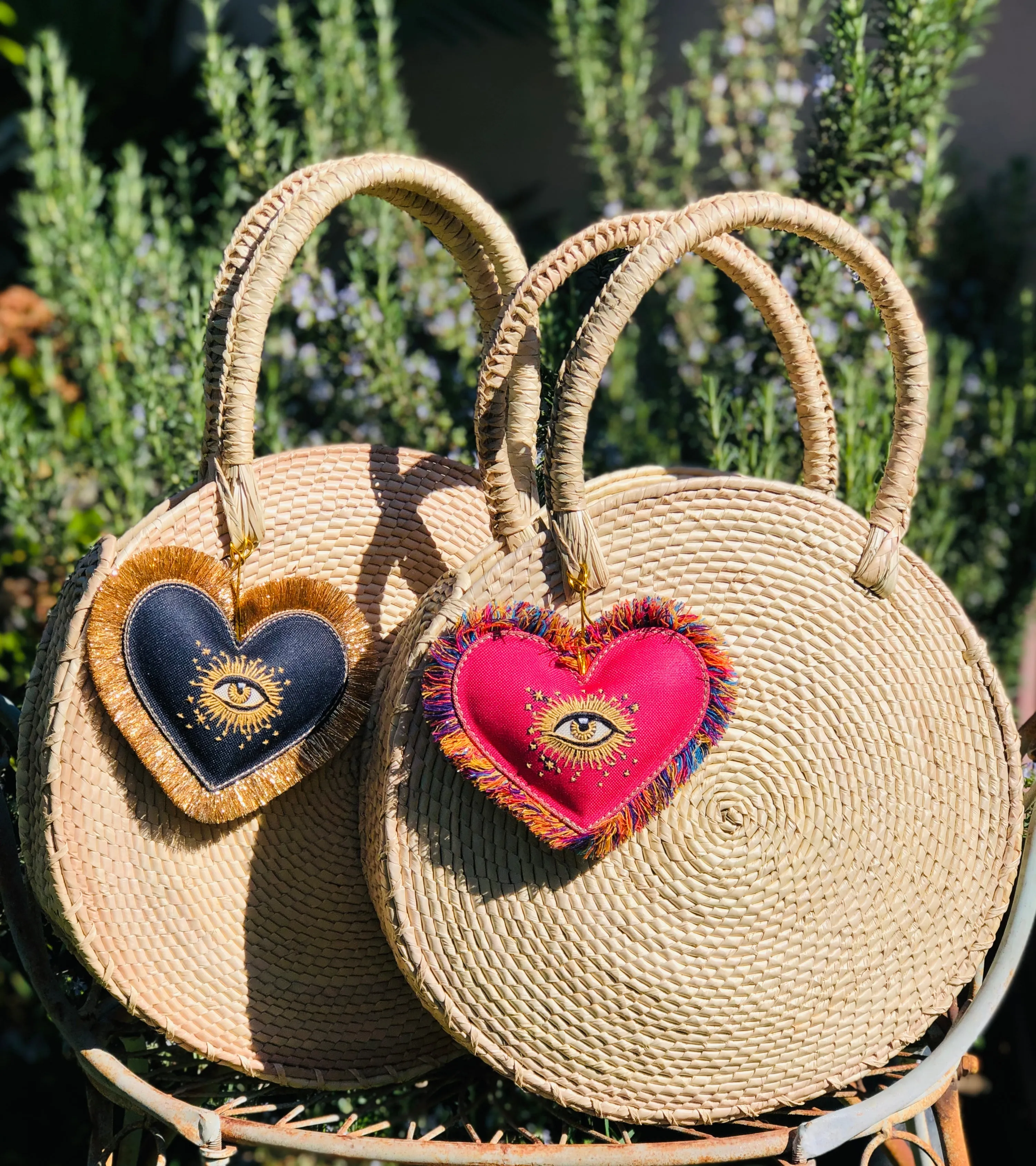 Corazón Bordado Round Palm Leaf Tote
