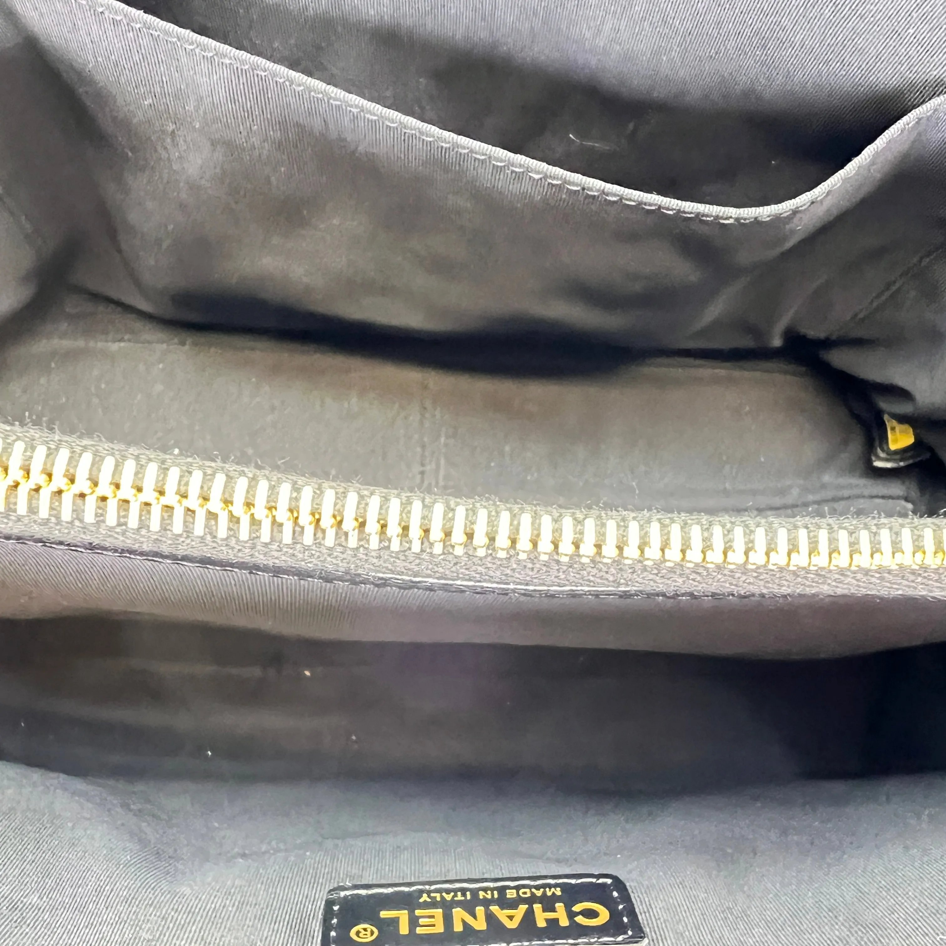 GST Black Tote Bag in Caviar Leather, Gold hardware