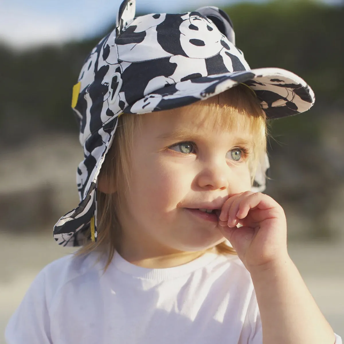 Kids Cub hat with neck flap: Panda Pop