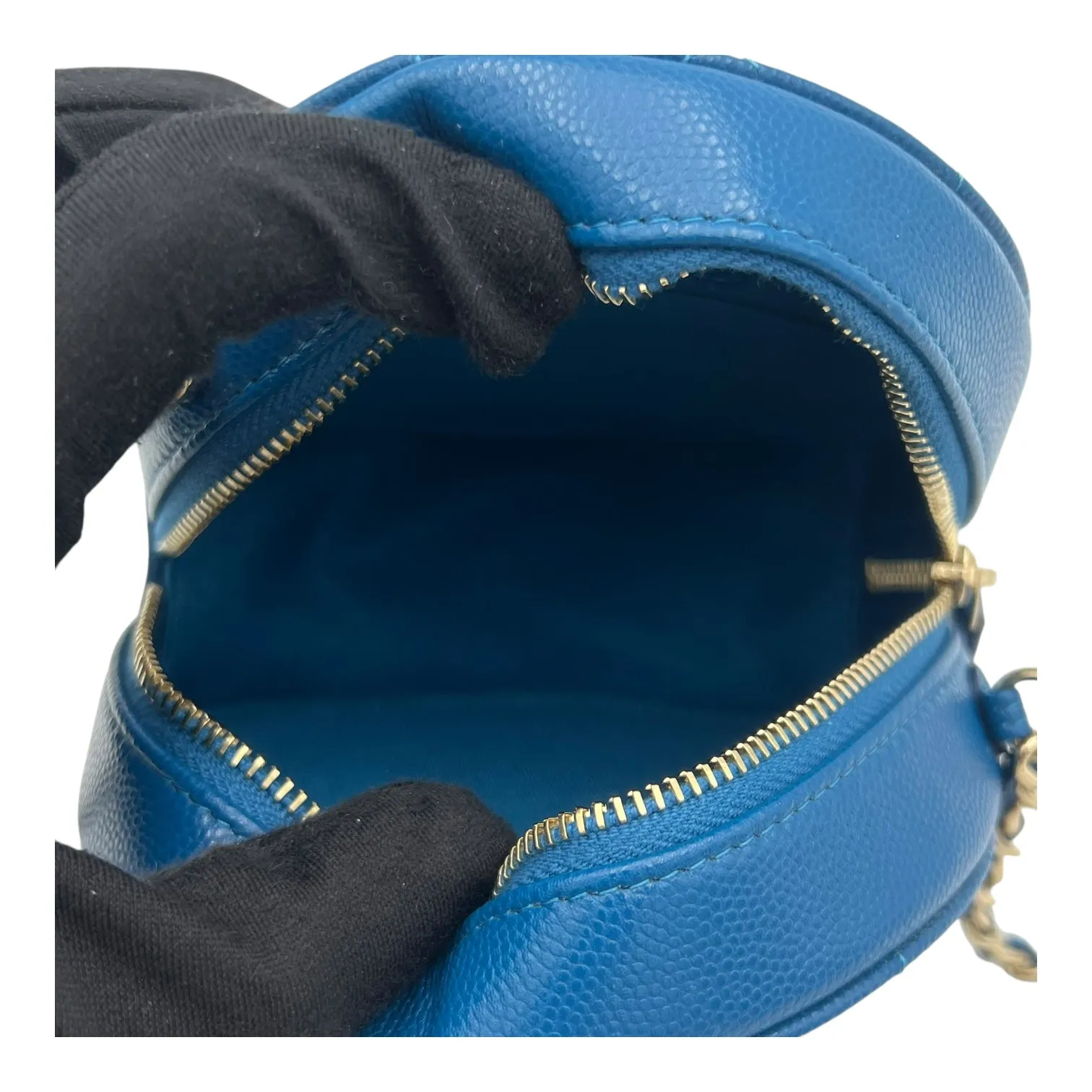 Round CC Crossbody Bag Blue in Caviar Leather, Gold hardware