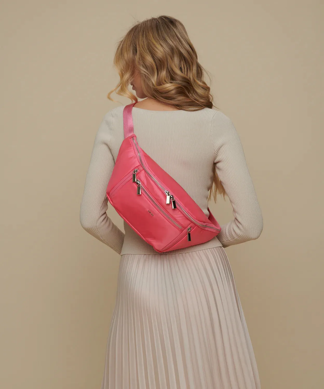 Sling Medium in Hot Pink