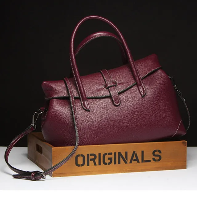 Women's Beautiful Genuine Leather Handbag..